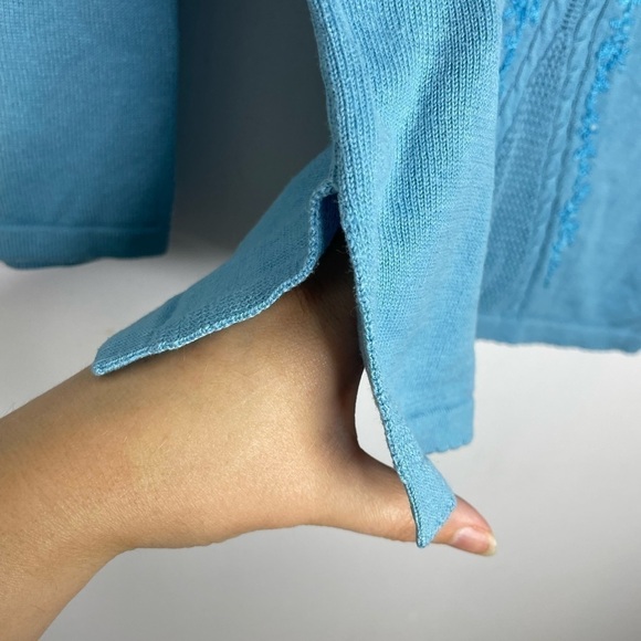 Vintage dainty floral embroidery blue sweater - Picture 6 of 8